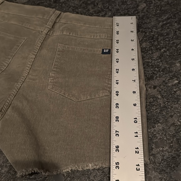 GAP OLIVE GREEN CORDUROY SHORTS FRAYED HEM SIZE 4 - Picture 9 of 10